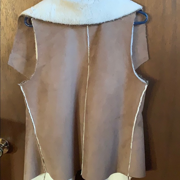 Soft, fleece suede vest - Picture 4 of 4